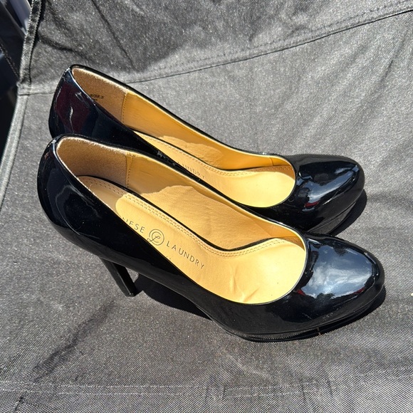 Chinese Laundry Black High Heeled Pumps - Picture 2 of 7